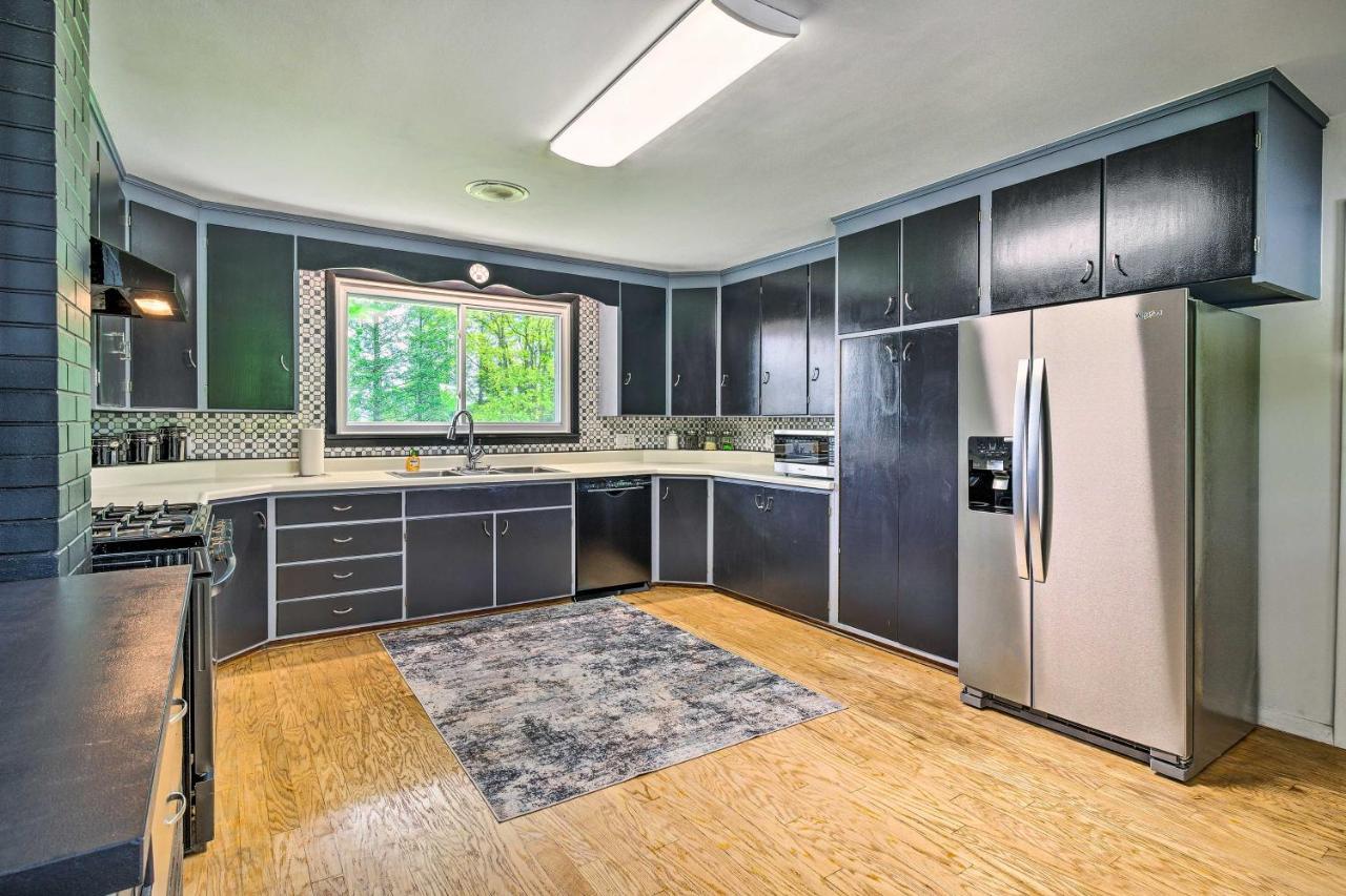 Roomy Montour Falls Retreat With Private Pool! Exteriör bild