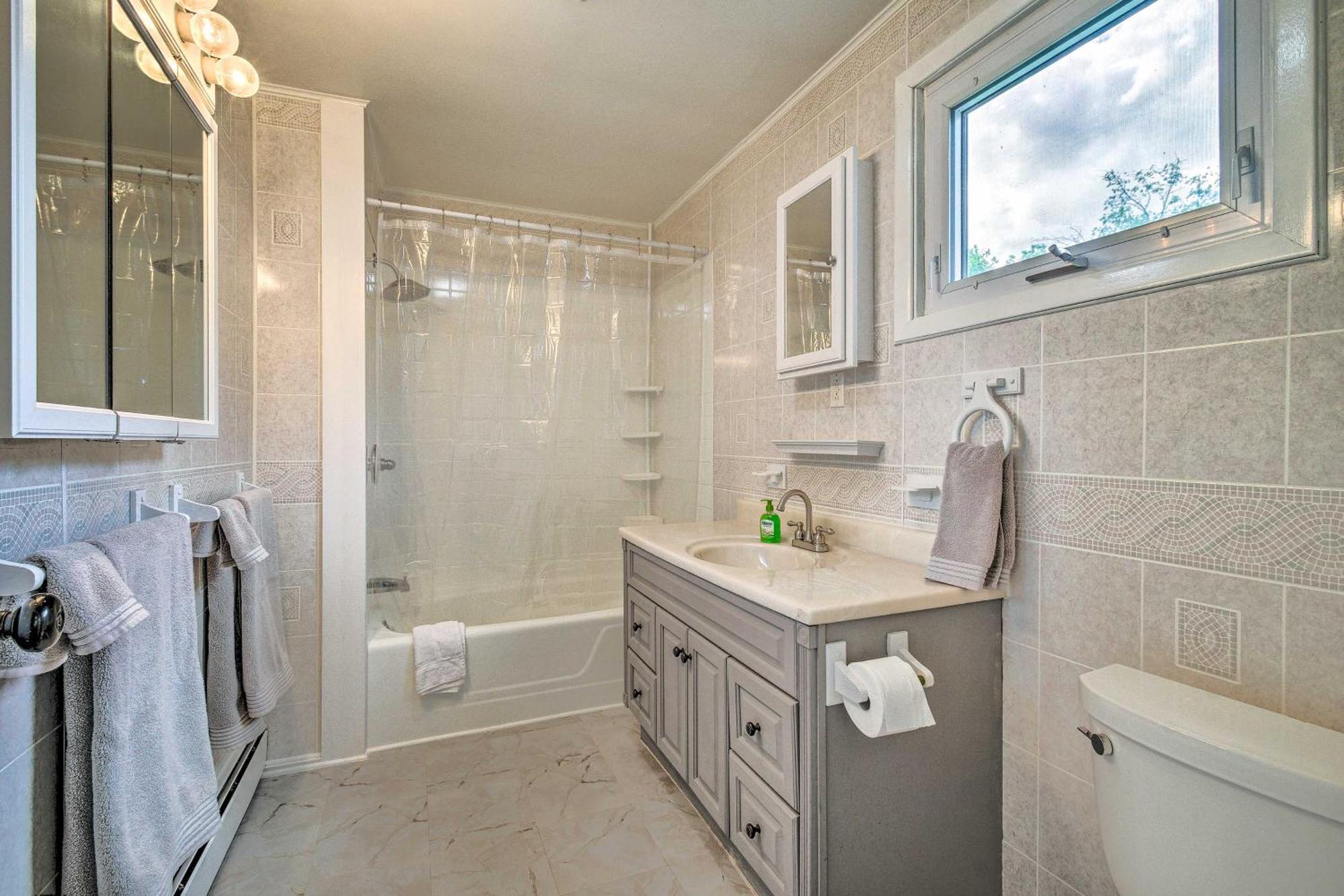 Roomy Montour Falls Retreat With Private Pool! Exteriör bild
